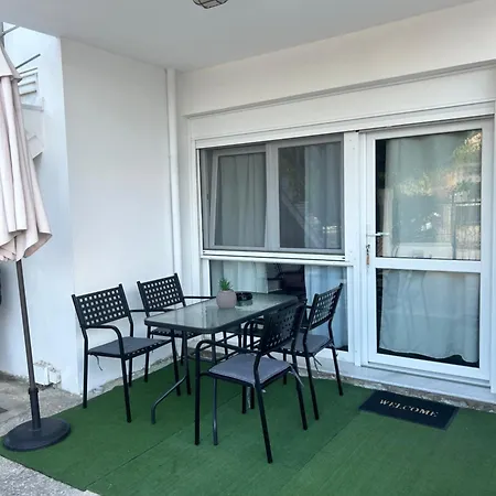 White Paradise Apartment