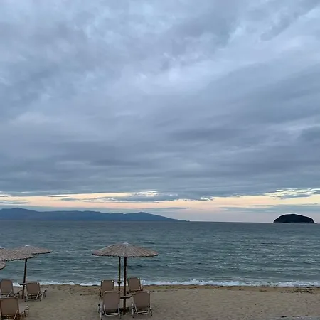 White Paradise Apartment *